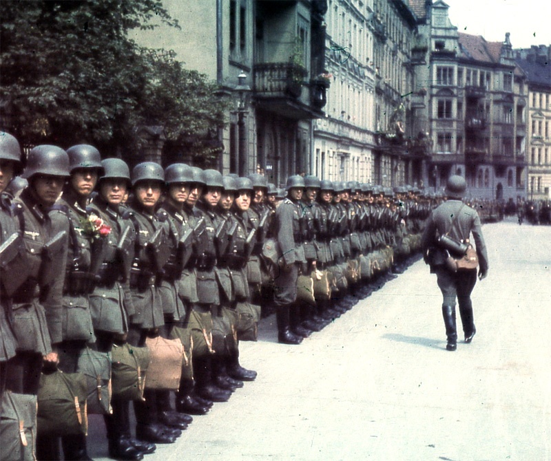 Deutsche Soldaten bei einer Militärparade, 1941